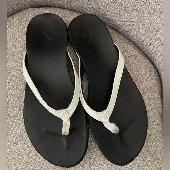 OLUKAI- Ho‘ōpio Women’s Classic Beach Sandals - Picture 2 of 4